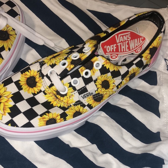 *SOLD* Custom Made Sunflower Vans NWT - Picture 3 of 4
